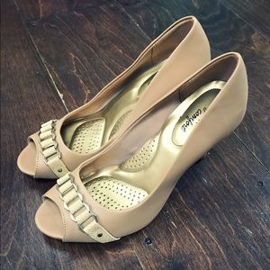 Dexflex Comfort Beige/Tan High Heeled Shoes